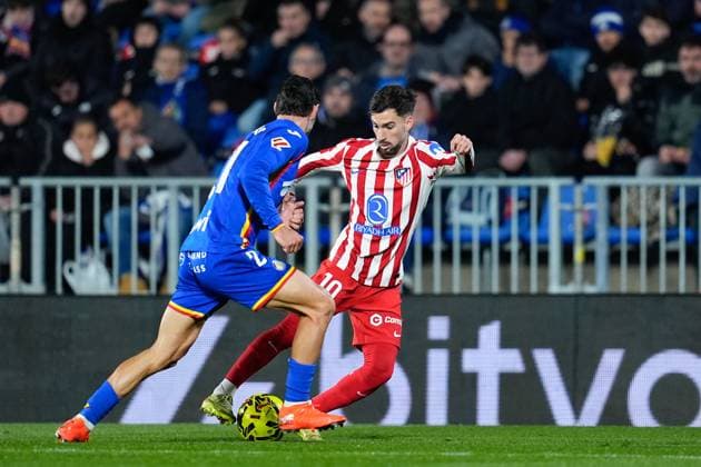 November 23, 2025, Getafe, Madrid, Spain: Alex Baena of Atletico de Madrid in action during the Spanish League, LaLiga EA Sports, football match played between Getafe CF and Atletico de Madrid at Coliseum de Getafe stadium on November 23, 2025, in Getafe, Spain. Getafe Spain - ZUMAa181 20251123_zaa_a181_232 Copyright: xDennisxAgyemanx