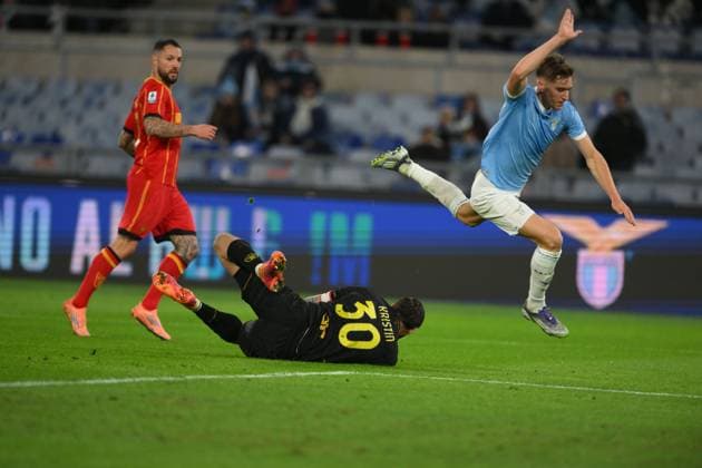 Toma Basic of SS Lazio, Wladimiro Falcone of US Lecce during the match of 12th day of the Serie A Championship between S.S.Lazio and U.S. Lecce at the Olimpico Stadium on Nov 23, 2025 in Rome, Italy. during SS Lazio vs US Lecce, Italian soccer Serie A match in Rome, Italy, November 23 2025  Copyright: xRobertoxRamaccia IPAxSportx xipa-agency.netx xx IPA_68306342 IPA_Agency_IPA68306342
