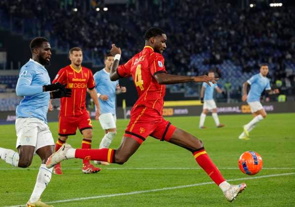 November 23, 2025, Roma, ITALY: Lecce s Kialonda Gaspar in action during the Italian Serie A soccer match between SS Lazio vs US Lecce at the Olimpico stadium in Rome, Italy, 23 November 2025. ANSA GIUSEPPE LAMI Serie A - SS Lazio Vs US Lecce  - ZUMAa110 20251123_zaf_a110_055 Copyright: xGiuseppexLamix
