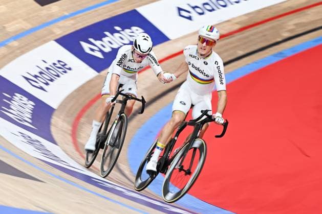 Belgian Fabio Van Den Bossche and Belgian Lindsay De Vylder pictured in action during the last day of the Zesdaagse Vlaanderen-Gent six-day indoor Track cycling, Rad, Radsport, Bahnrad, Bahn event at the indoor cycling arena t Kuipke, Sunday 23 November 2025, in Gent. MAARTENxSTRAETEMANS  x143689477x