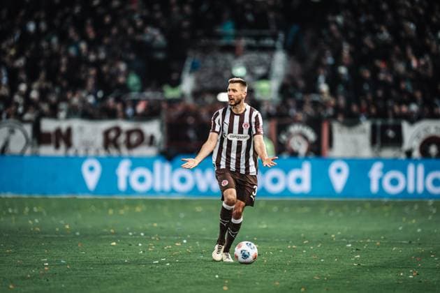 Soccer Men Season 2025 2026 Soccer Bundesliga 11 Matchday FC St Pauli vs 1 FC Union Berlin 23 11 2025 Karol Mets 3, FC St Pauli searches in vain for a lead Hamburg Millerntor Stadion Hamburg Germany