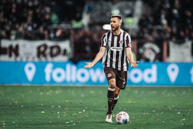 Soccer Men Season 2025 2026 Soccer Bundesliga 11 Matchday FC St Pauli vs 1 FC Union Berlin 23 11 2025 Karol Mets 3, FC St Pauli searches in vain for a lead Hamburg Millerntor Stadion Hamburg Germany