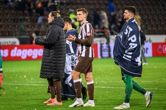 Soccer I Men I Season 2025 2026 I Bundesliga I 11 Matchday I FC St Pauli 1 FC Union Berlin I 23 11 2025 Eric Smith 8, FC St Pauli Hamburg Millerntor Stadion Hamburg Germany Copyright: xLobecax xHenningxRohlfsx