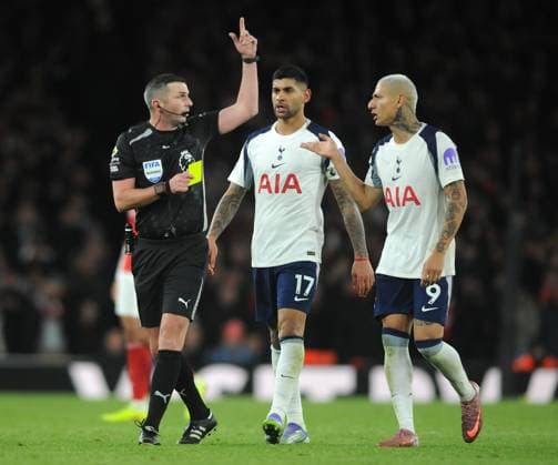 Football - 2025 2026 Premier League - Arsenal vs Tottenham Hotspur - Emirates Stadium - 23rd November 2025. Referee, Michael Oliver books Richarlison at the Emirates stadium COLORSPORT Andrew Cowie 