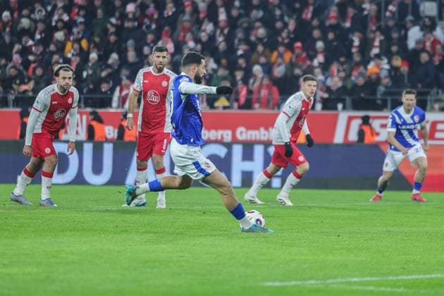 Soccer 3 Liga 15 Matchday Rot Weiss Essen FC Energie Cottbus on 23 11 2025 at Stadion an der Hafenstraße in Essen Tolcay Cigerci Cottbus scores the 0 1 DFB regulations prohibit any use of photographs as image sequences and or quasi video xJRx