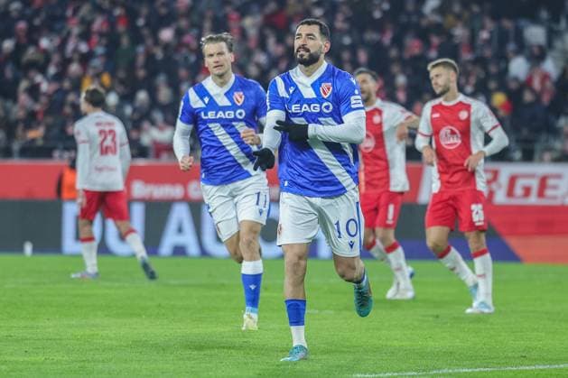 Soccer 3 Liga 15 Matchday Rot Weiss Essen FC Energie Cottbus on 23 11 2025 at Stadion an der Hafenstraße in Essen Goal celebration to 0 1 by Tolcay Cigerci Cottbus DFB regulations prohibit any use of photographs as image sequences and or quasi video xJRx