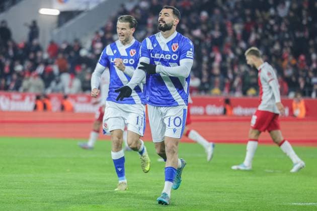 Soccer 3 Liga 15 Matchday Rot Weiss Essen FC Energie Cottbus on 23 11 2025 at Stadion an der Hafenstraße in Essen Goal celebration to 0 1 by Tolcay Cigerci Cottbus DFB regulations prohibit any use of photographs as image sequences and or quasi video xJRx