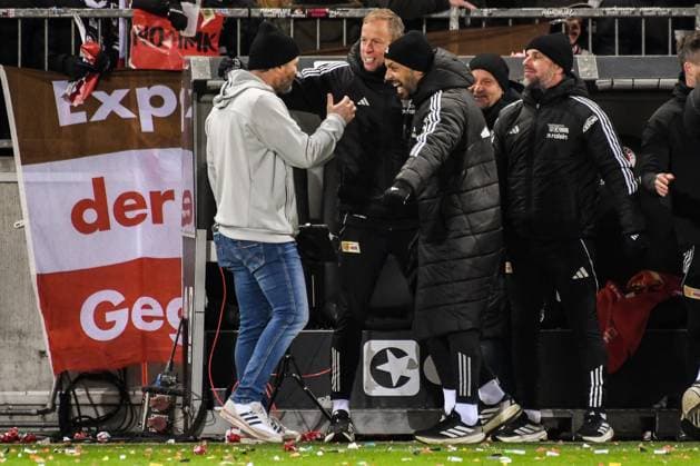Final cheer Steffen Baumgart Coach Co Coach Kevin Mc Kenna Danilo de Souza Horst Heldt Sebastian Bönig Union Germany , Hamburg , Millerntorstadion , Football , 1 Bundesliga , FC St Pauli 1 FC Union Berlin