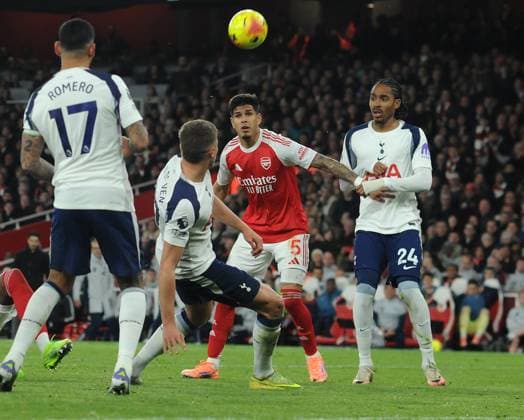 Football - 2025 2026 Premier League - Arsenal vs Tottenham Hotspur - Emirates Stadium - 23rd November 2025. Piero Hincapie of Arsenal making his first Premier League start at the Emirates stadium COLORSPORT Andrew Cowie 