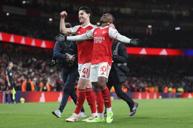 Arsenal gegen Tottenham 23. November 2025, London Premier League Fußball Arsenal gegen Tottenham Hotspur Eberechi Eze von Arsenal feiert seinen Hattrick und sein 4. Tor mit Declan Rice Foto Charlotte Wilson Abseits London UK  Copyright: xCharlottexWilsonx xOffsidexOffside