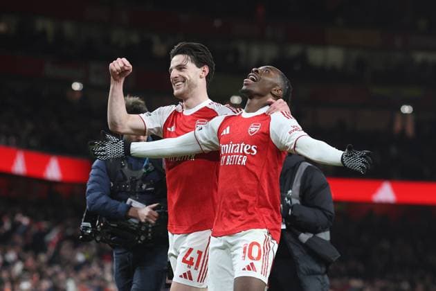 Arsenal gegen Tottenham 23. November 2025, London Premier League Fußball Arsenal gegen Tottenham Hotspur Eberechi Eze von Arsenal feiert seinen Hattrick und sein 4. Tor mit Declan Rice Foto Charlotte Wilson Abseits London UK  Copyright: xCharlottexWilsonx xOffsidexOffside