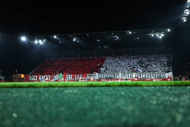 Sport, Football, 3 Liga Season 2025 2026 15 Matchday Rot Weiss Essen FC Energie Cottbus 23 11 2025, Stadion an der Hafenstraße Fans Rot Weiss Essen with a choreo during the match, the fans pull up the choreo in the 12 minute Essen Stadion an der Hafenstraße North Rhine-Westphalia Germany