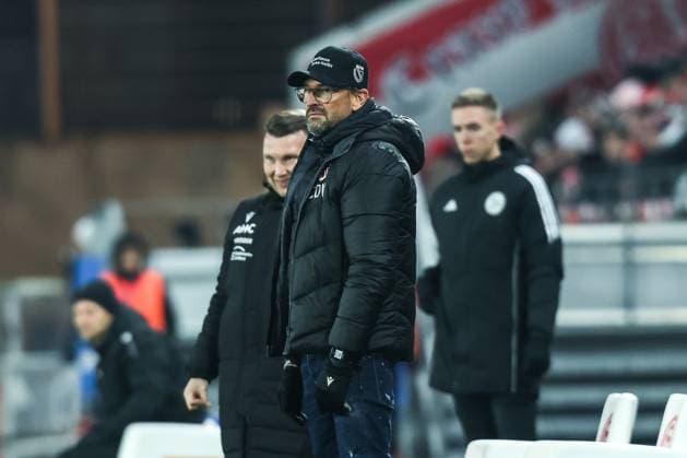 Sport, Football, 3 Liga Season 2025 2026 15 Matchday Rot Weiss Essen FC Energie Cottbus 23 11 2025, Stadion an der Hafenstraße Claus Dieter Wollitz Coach, FC Energie Cottbus Essen Stadion an der Hafenstraße North Rhine-Westphalia Germany