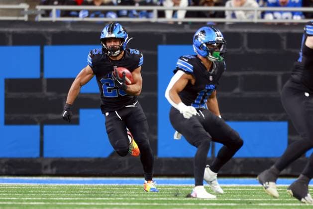 New York Giants vs Detroit Lions DETROIT,MICHIGAN-November23: Running back Jacob Saylors (25) of the Detroit Lions carries the ball during an NFL, American Football Herren, USA football game between the New York Giants and the Detroit Lions in Detroit, Michigan USA, on Sunday, November 23, 2025. Detroit Michigan United States  Copyright: xAmyxLemusx originalFilename:lemus-newyorkg251123_npYWB.jpg