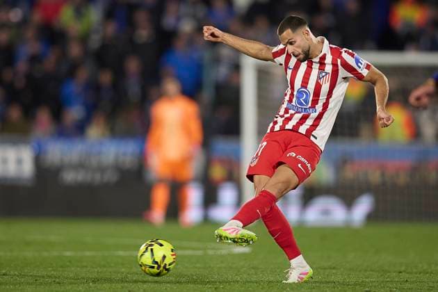 David Hancko Atletico de Madrid controls the ball during the LaLiga EA Sports match between Getafe CF v AtlÃ tico Madrid at Coliseum on November 23, 2025 in Getafe, Spain Photo by Manu Reino DeFodi Images