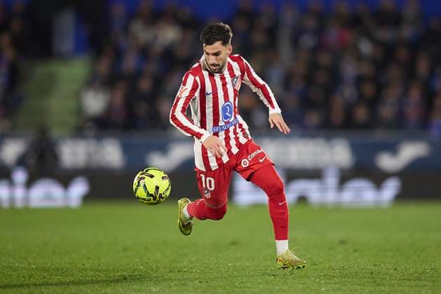 Alex Baena Atletico de Madrid controls the ball during the LaLiga EA Sports match between Getafe CF v AtlÃ tico Madrid at Coliseum on November 23, 2025 in Getafe, Spain Photo by Manu Reino DeFodi Images