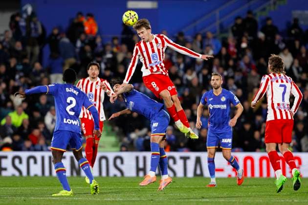 LA LIGA EA Sports - Getafe v Atletico de Madrid MADRID, SPAIN - November23:Pablo Barrios of Atletico de Madrid in action during the La Liga 2024 25 match between Getafe and Atletico de Madrid at Coliseum Stadium. (Photo by Guillermo Martinez) Getafe Coliseum Stadium Spain Copyright: xGuillermoxMartinezx