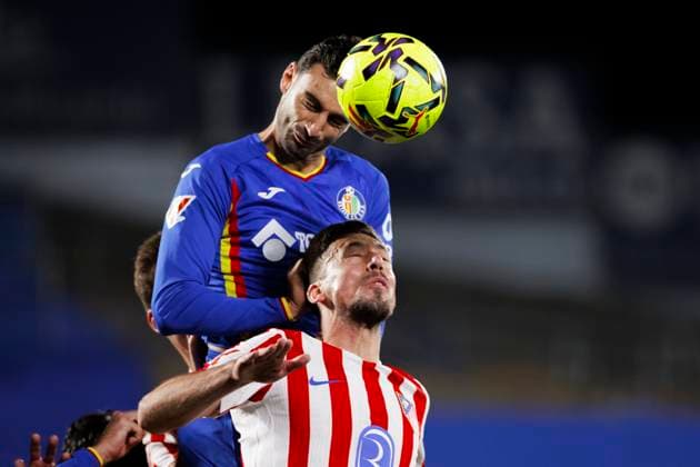 LA LIGA EA Sports - Getafe v Atletico de Madrid MADRID, SPAIN - November23:Juan Iglesias of Getafe and Clement Lenglet of Atletico de Madrid fight for the ball during the La Liga 2024 25 match between Getafe and Atletico de Madrid at Coliseum Stadium. (Photo by Guillermo Martinez) Getafe Coliseum Stadium Spain Copyright: xGuillermoxMartinezx