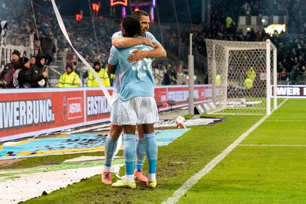 Rani Khedira 1 FC Union Berlin, 08 and Derrick Koehn 1 FC Union Berlin, 39 cheers after victory end of match, GER, FC St Pauli vs 1 FC Union Berlin, Football, Bundesliga, Matchday 11, Season 2025 2026, 23 11 2025 DFL REGULATES PROHIBIT ANY USE OF PHOTOGRAPHS AS IMAGE SEQUENCES AND OR QUASI VIDEO GER, FC St Pauli vs 1 FC Union Berlin, Football, Bundesliga, Matchday 11, Season 2025 2026, 23 11 2025 Hamburg Copyright: xEibner-Pressefoto MaxxVincenx EP_MVN