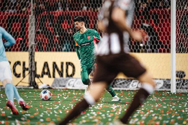 Soccer Men Season 2025 2026 Soccer Bundesliga 11 Matchday FC St Pauli vs 1 FC Union Berlin 23 11 2025 Nikola Vasilj 22, FC St Pauli Hamburg Millerntor Stadion Hamburg Germany