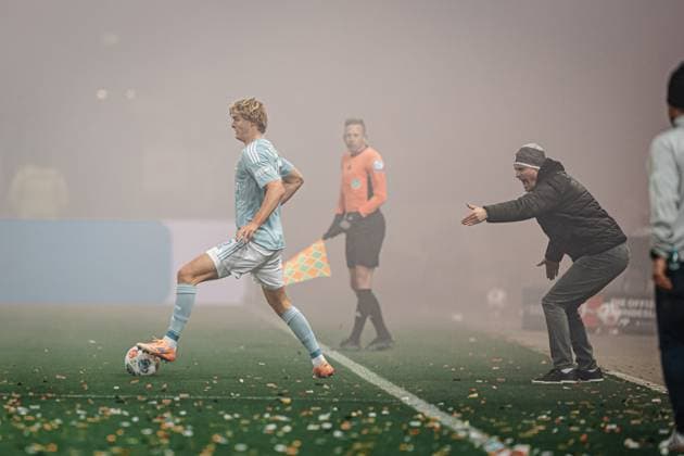 Soccer Men Season 2025 2026 Soccer Bundesliga 11 Matchday FC St Pauli vs 1 FC Union Berlin 23 11 2025 f l Tom Rothe 15, 1 FC Union Berlin and Alexander Blessin Coach, FC St Pauli Hamburg Millerntor Stadion Hamburg Germany