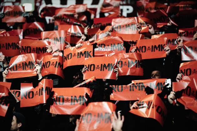 Soccer Men Season 2025 2026 Football Bundesliga 11 Matchday FC St Pauli vs 1 FC Union Berlin 23 11 2025 Signs with no IMK are held up in the stands No International Migration Conference against International Migration Conference Hamburg Millerntor Stadion Hamburg Germany