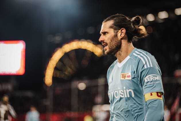 Soccer Men Season 2025 2026 Soccer Bundesliga 11 Matchday FC St Pauli vs 1 FC Union Berlin 23 11 2025 Christopher Trimmel 28, 1 FC Union Berlin Hamburg Millerntor Stadion Hamburg Germany