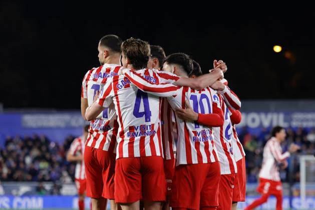 November 23, 2025, Getafe, Madrid, Spain: Players of Atletico de Madrid celebrate an own goal scored by Domingos Duarte of Getafe CF during the Spanish League, LaLiga EA Sports, football match played between Getafe CF and Atletico de Madrid at Coliseum de Getafe stadium on November 23, 2025, in Getafe, Spain. Getafe Spain - ZUMAa181 20251123_zaa_a181_252 Copyright: xDennisxAgyemanx