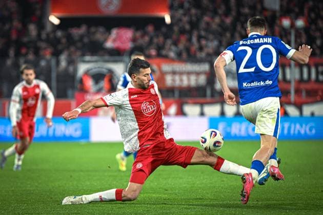 Germany, Football, 3 Liga, Matchday 15, 2025 2026, Rot Weiss Essen vs FC Energie Cottbus, 23 11 2025, Stadion an der Hafenstrasse, Essen, Germany, duel Klaus Gjasula Rot Weiss Essen, 8 vs Axel Borgmann Energie Cottbus, 20 Copyright: xMarkusxVerwimpx