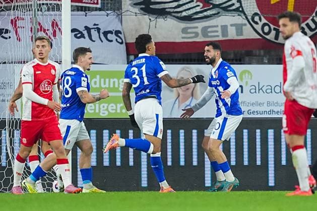 23 11 2025, xydrx, Football, 3 Liga, Rot Weiss Essen FC Energie Cottbus, Season 2025 2026, Stadion an der Hafenstraße Goal celebration after the goal to 2 0 for FC Energie Cottbus by scorer Justin Butler FC Energie Cottbus 31 and Tolcay Cigerci FC Energie Cottbus 10 DFB regulations prohibit any use of photographs as image sequences and or quasi video Nordrhein Westfahlen Germany