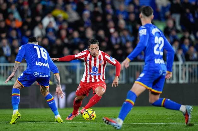 November 23, 2025, Getafe, Madrid, Spain: Giacomo Raspadori of Atletico de Madrid in action during the Spanish League, LaLiga EA Sports, football match played between Getafe CF and Atletico de Madrid at Coliseum de Getafe stadium on November 23, 2025, in Getafe, Spain. Getafe Spain - ZUMAa181 20251123_zaa_a181_256 Copyright: xDennisxAgyemanx
