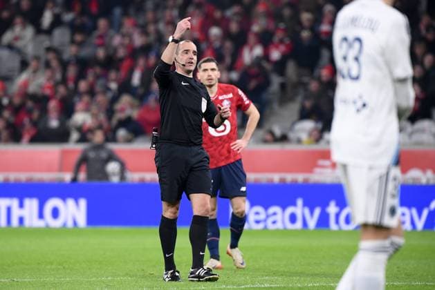 LOSC Lille v Paris FC - Ligue 1 McDonald s 2025 2026 Benoit MILLOT (ARBITRE) during the Ligue 1 McDonald s match between Lille and Paris at Stade Pierre Mauroy on November 23, 2025 in Lille, France. Lille France  Copyright: xFEPx 776417692