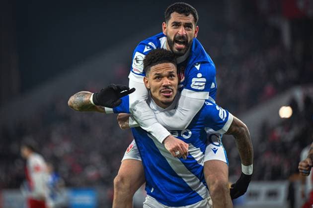 Germany, Football, 3 League, Matchday 15, 2025 2026, Rot Weiss Essen vs FC Energie Cottbus, 23 11 2025, Stadion an der Hafenstrasse, Essen, Germany, Justin Butler Energie Cottbus, 31 celebrates the goal for 0 2 Copyright: xMarkusxVerwimpx