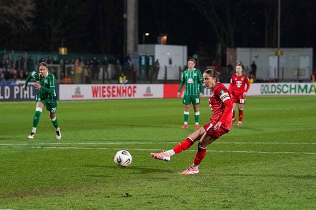 Laura Feiersinger 1 FC Koeln, 27 misses the penalty SV Werder Bremen vs 1 FC Koeln, Football, Womens Bundesliga, Google Pixel Womens Bundesliga, Matchday 11, Season 2025 2026, 23 11 2025 DFB REGULATES PROHIBIT ANY USE OF PHOTOGRAPHS AS IMAGE SEQUENCES AND OR QUASI VIDEO, SV Werder Bremen vs 1 FC Koeln, Football, Womens Bundesliga, Google Pixel Womens Bundesliga, Matchday 11, Season 2025 2026, 23 11 2025 Bremen Copyright: xEibner-Pressefoto DamianxKruczynx EP_DKI