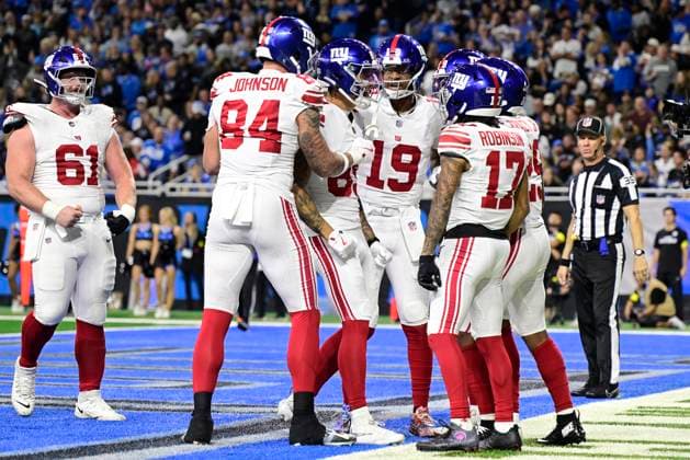 DETROIT, MI - NOVEMBER 23: New York Giants Wide Receiver Isaiah Hodgins (89) celebrates his touchdown catch with teammates during the game between New York Giants and Detroit Lions on November 23, 2025 at Ford Field in Detroit, MI ( CSM) Detroit United States - ZUMAc04_ 20251123_zma_c04_083 Copyright: xAllanxDranbergx