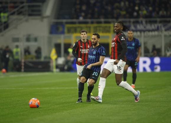 Hakan Calhanoglu of FC Inter during the Italian Serie A, 2025 26 season, football match between Inter FC and AC Milan on 23 November 2025, at â?? Giuseppe Meazza stadium, San Siro, Milan, Italy. Photo Nderim KACELI  Copyright: xNderimxKaceli IPAxSportx xipa-agency.netx xx IPA_68308846 IPA_Agency_IPA68308846