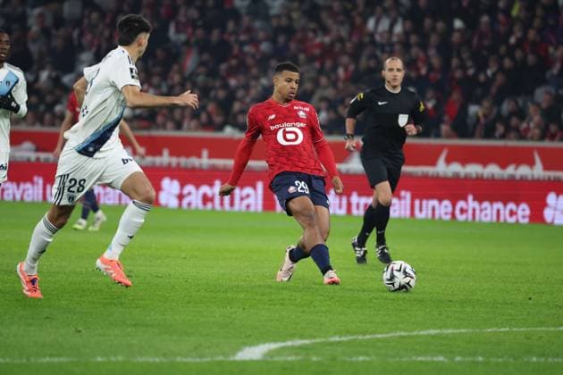 FOOTBALL : LOSC Lille vs Paris FC - Ligue 1 J13 - 23 11 2025 Hamza IGAMANE (LOSC Lille) lors du match LOSC Lille vs Paris FC, Ligue 1 J13, Decathlon Arena stade Pierre Mauroy, le 23 novembre 2025 - photo Laurent Sanson PsnewZ  Copyright: xLaurentxSANSONx xPsnewZx