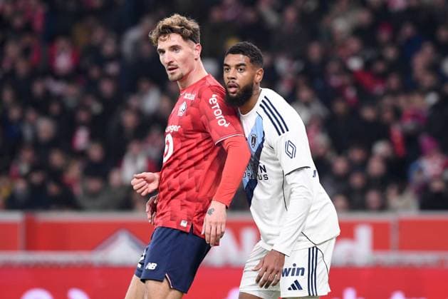 LOSC Lille v Paris FC - Ligue 1 McDonald s 2025 2026 12 Thomas MEUNIER (losc) - 09 Willem GEUBBELS (pfc) during the Ligue 1 McDonald s match between Lille and Paris at Stade Pierre Mauroy on November 23, 2025 in Lille, France. Lille France  Copyright: xFEPx 776417692