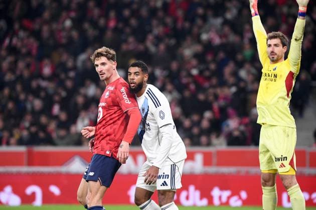 LOSC Lille v Paris FC - Ligue 1 McDonald s 2025 2026 12 Thomas MEUNIER (losc) - 09 Willem GEUBBELS (pfc) during the Ligue 1 McDonald s match between Lille and Paris at Stade Pierre Mauroy on November 23, 2025 in Lille, France. Lille France  Copyright: xFEPx 776417692