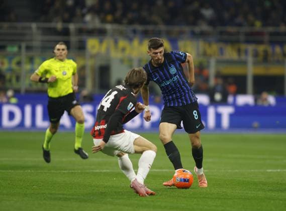 Petar Su?ic of FC Inter during the Italian Serie A, 2025 26 season, football match between Inter FC and AC Milan on 23 November 2025, at â?? Giuseppe Meazza stadium, San Siro, Milan, Italy. Photo Nderim KACELI  Copyright: xNderimxKaceli IPAxSportx xipa-agency.netx xx IPA_68308894 IPA_Agency_IPA68308894