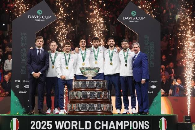 The players of Italy celebrate after winning the Davis Cup Finals 2025 at Bologna Fiere, Bologna, Italy - November 23, 2025. - Tennis.  Copyright: xMassimoxPaolone LaPressex