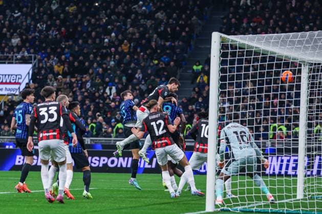 Francesco Acerbi of FC Internazionale seen in action during Serie A 2025 26 football match between FC Internazionale and AC Milan at San Siro Stadium in Milan Milan Italy Copyright: xBEAUTIFULxSPORTS Carabellix