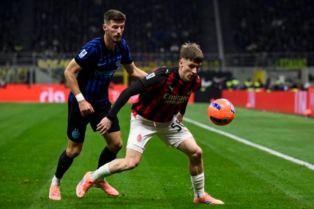 FC Internazionale v AC Milan - Serie A Petar Sucic of FC Internazionale and Alexis Saelemaekers of AC Milan compete for the ball during the Serie A football match between FC Internazionale and AC Milan. Milan Italy Copyright: xNicolòxCampox