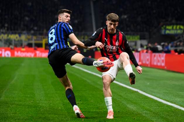 FC Internazionale v AC Milan - Serie A Petar Sucic of FC Internazionale and Alexis Saelemaekers of AC Milan compete for the ball during the Serie A football match between FC Internazionale and AC Milan. Milan Italy Copyright: xNicolòxCampox