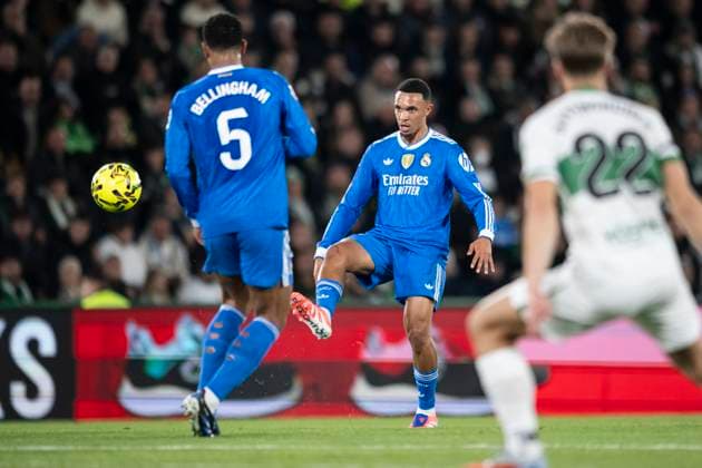 November 23, 2025, Elche, Alicante, SPAIN: Trent Alexander-Arnold of Real Madrid CF in action during the Spanish league, La Liga EA Sports, football match played between Elche CF and Real Madrid C.F. at Manuel Martinez Valero Stadium on November 23, 2025 in Elche, Spain. Elche SPAIN - ZUMAa181 20251123_zaa_a181_291 Copyright: xFranciscoxMaciax