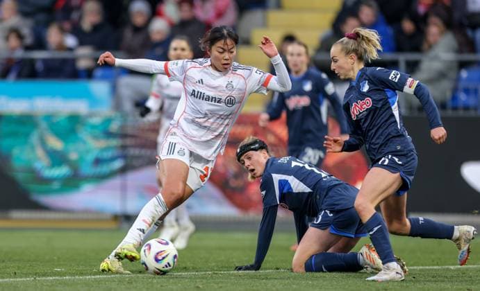 DEU, Hoffenheim, TSG Hoffenheim vs FC Bayern Munich, Google Pixel Bundesliga, DFB, Saison 2526, Dietmar Hopp Stadion, 11 Spieltag, im Bild v l n r Momoko Tanikawa Bayern München 18 , Vanessa Diehm Hoffenheim 6 DFB DFL REGULATIONS PROHIBIT ANY USE OF PHOTOGRAPHS AS IMAGE SEQUENCES AND OR QUASI VIDEO, 23 11 2025, Copyright: HMBxMedia HendrikxHamelau