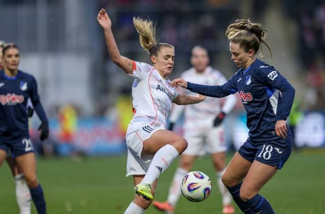 DEU, Hoffenheim, TSG Hoffenheim vs FC Bayern München, Google Pixel Bundesliga, DFB, Saison 2526, Dietmar Hopp Stadion, 11 Spieltag, im Bild v l n r Georgia Stanway Bayern München 31 , Valesca Ampoorter Hoffenheim 18 DFB DFL REGULATIONS PROHIBIT ANY USE OF PHOTOGRAPHS AS IMAGE SEQUENCES AND OR QUASI VIDEO, 23 11 2025, Copyright: HMBxMedia HendrikxHamelau