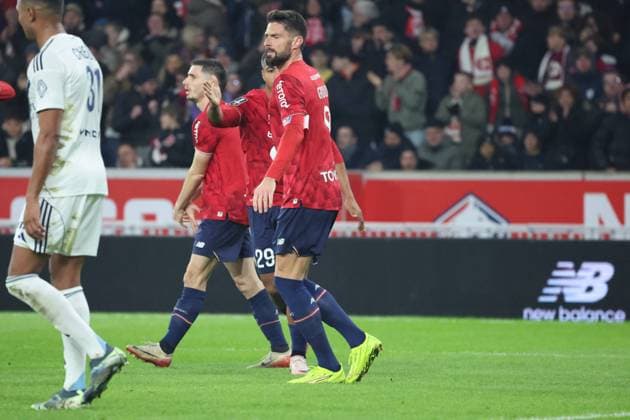 FOOTBALL : LOSC Lille vs Paris FC - Ligue 1 J13 - 23 11 2025 But du LOSC de Olivier GIROUD (LOSC Lille) lors du match LOSC Lille vs Paris FC, Ligue 1 J13, Decathlon Arena stade Pierre Mauroy, le 23 novembre 2025 - photo Laurent Sanson PsnewZ  Copyright: xLaurentxSANSONx xPsnewZx