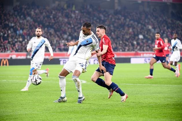 LOSC Lille v Paris FC - Ligue 1 McDonald s 2025 2026 31 Samir CHERGUI (pfc) - 15 Romain PERRAUD (losc) during the Ligue 1 McDonald s match between Lille and Paris at Stade Pierre Mauroy on November 23, 2025 in Lille, France. Lille France  Copyright: xFEPx 776417692