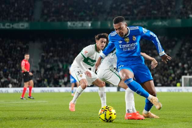 Elche CF v Real Madrid CF - LaLiga EA Sports Kylian Mbappe centre-forward of Real Madrid and France and Alvaro Nunez right-back of Elche and Spain compete for the ball during the La Liga EA Sports match between Elche CF and Real Madrid CF at Estadio Manuel Martinez Valero on November 23, 2025 in Elche, Spain. Elche Alicante Spain  Copyright: xJosexBretonx originalFilename:bretonhernandez-elchecfv251123_nppjq.jpg